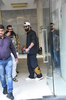 Ranbir Kapoor snapped at RSVP office in Santacruz 
