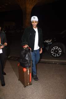 Rajkummar Rao snapped at the Mumbai airport 