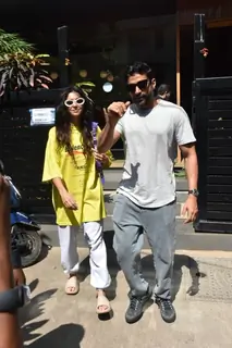 Farhan Akhtar and Shibani Dandekar snapped in Bandra 
