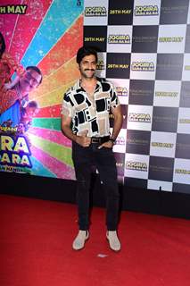 Akshay Oberoi grace the premiere of Jogira Sara Ra Ra