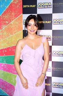  Neha Sharma grace the premiere of Jogira Sara Ra Ra