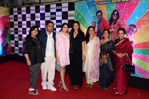 Kushan Nandy, Zarina Wahab grace the premiere of Jogira Sara Ra Ra