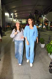Kareena Kapoor, Kriti Sanon snapped at the Mumbai airport 