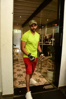 Kartik Aaryan snapped in the city