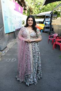 Shikha Talsania snapped promoting upcoming film Satyaprem Ki Katha on the set of The Kapil Sharma Show 