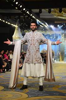 Celebrities grace the Manish Malhotra Bridal fashion show  