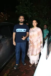 Elvish Yadav, Esha Gupta at Lalbaugcha Raja 