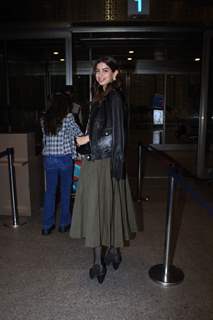 Khushi Kapoor snapped at the Mumbai airport 