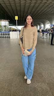 Ananya Panday snapped at the Mumbai airport 