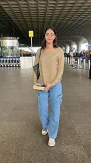 Ananya Panday snapped at the Mumbai airport 