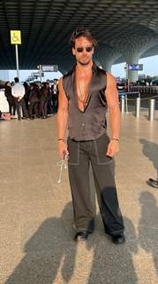 Tiger shroff get clicked at the Mumbai airport 