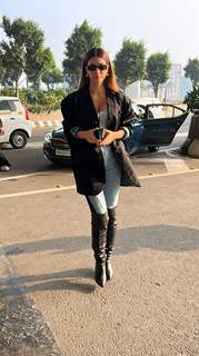 Kriti Sanon get clicked at the Mumbai airport 