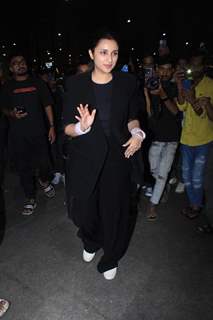 Parineeti Chopra snapped at the Mumbai airport 