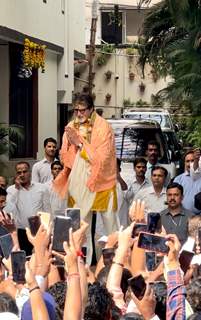  Amitabh Bachchan greets his fans on his 81st birthday outside his residence in Mumbai
