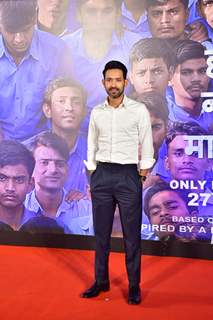  Vikrant Massey grace the premiere of 12th Fail