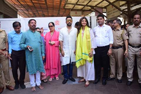 Shilpa Shetty, Raj Kundra visit Siddhivinayak Temple ahead of UT69 release