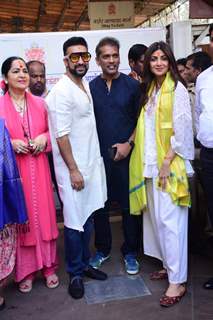 Shilpa Shetty, Raj Kundra visit Siddhivinayak Temple ahead of UT69 release