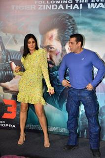 Katrina kaif and Salman Khan snapped at a fan meet and greet event