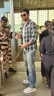 Aditya Roy Kapur snapped at the airport 