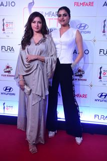 Bhagyashree and Avantika Dassani at red carpet of OTT filmfare awards