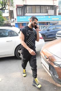 Shahid Kapoor snapped in Bandra 