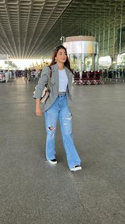 Pooja Hegde snapped at the Mumbai airport 