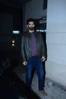 Celebs snapped at food hall