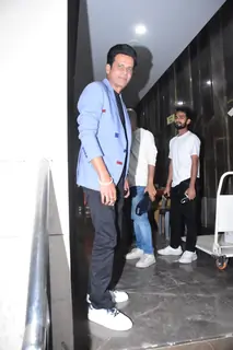 Celebs snapped at food hall