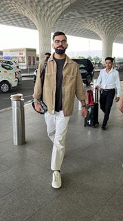 Virat Kohli snapped at the Mumbai airport 