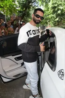 Shahid Kapoor snapped in Bandra 