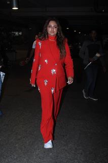 Sonakshi Sinha snapped at the Mumbai airport 