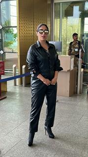 Neha Bhasin snapped at the Mumbai airport 