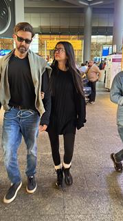 Hrithik Roshan and Saba Azad spotted at the airport 