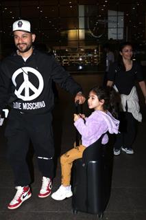 Kunal Khemu Soha Ali Khan and daughter spotted at the airport 