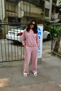 Genelia Deshmukh snapped in Juhu 