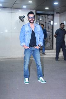 Sanjay Kapoor making an appearance at SShura's birthday bash.