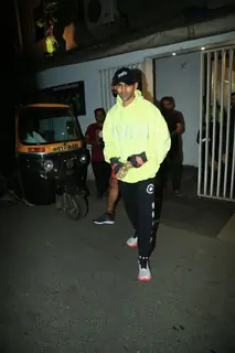 Kartik Aaryan caught on camera in the city