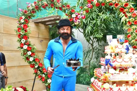 Bobby Deol celebrates her birthday with paps 