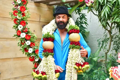 Bobby Deol celebrates her birthday with paps 