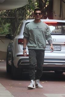 Karan Singh Grover snapped in the city 