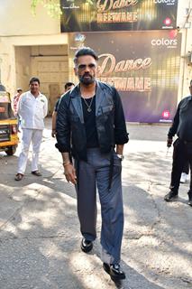Suniel Shetty spotted on the set of Dance Deewane
