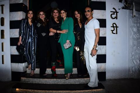 Neelam Kothari, Seema Khan, Maheep Kapoor and Bhavana Pandey  snapped at Torii restaurant in Khar
