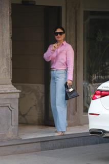 Kareena Kapoor snapped in the city at her father's house