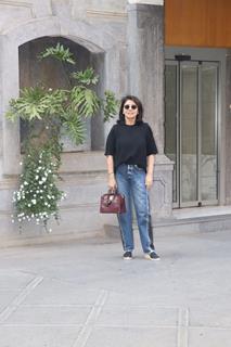 Neetu Kapoor spotted at Randhir Kapoor's house