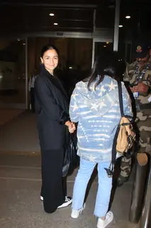 Alia Bhatt and Shaheen Bhatt spotted at the airport