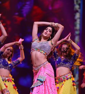 Celebrities performing at the Filmfare Awards