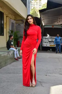 Saiee Manjrekar snapped on the set of Jhalak Dikhhla Jaa 11