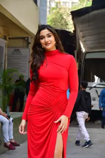 Saiee Manjrekar snapped on the set of Jhalak Dikhhla Jaa 11