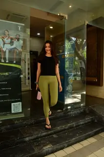 Saiee Manjrekar spotted in the Juhu