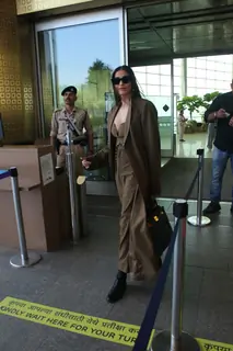 Sonam Kapoor snapped at the Mumbai airport 
